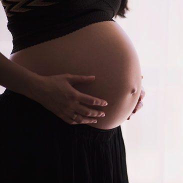 Grossesse Ostéopathie périnatalité femme enceinte bébé enfant hadrien corjon ostéopathe guilvinec finistère 29