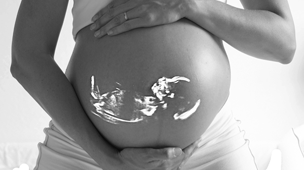 Grossesse Ostéopathie périnatalité femme enceinte bébé enfant hadrien corjon ostéopathe guilvinec finistère 29