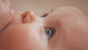 Nourrisson bébé nouveau né enfant périnatalité ostéopathie Hadrien Corjon Guilvinec finistère ostéopathe 29